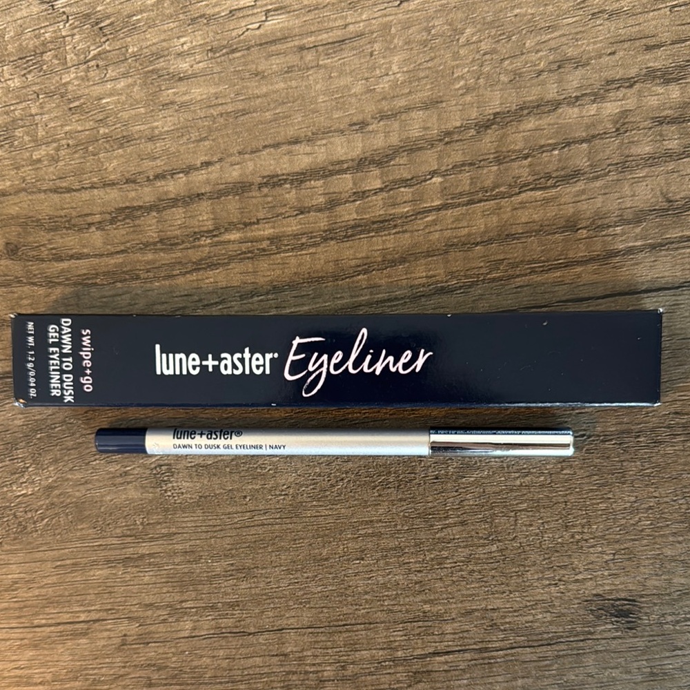 Lune+Aster swipe and go dawn to dusk gel Navy Eyeliner